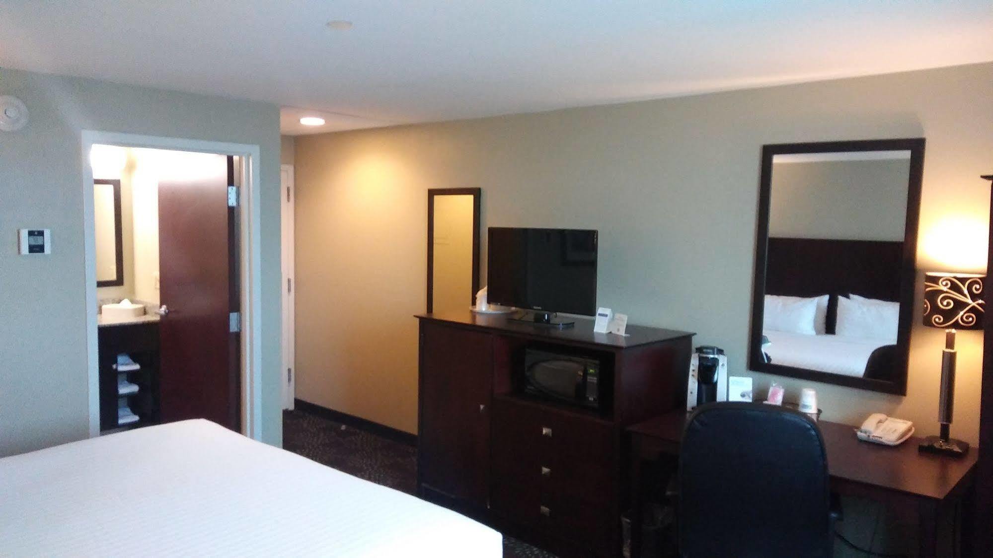 Holiday Inn Express Pittsburgh West - Greentree, An Ihg Hotel Crafton Экстерьер фото